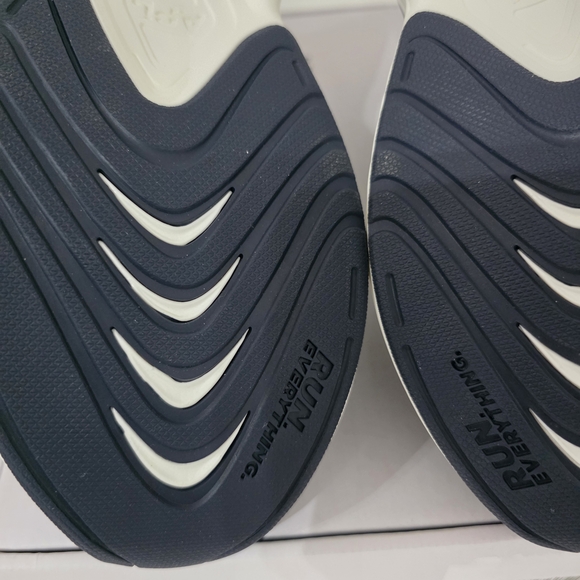 APL Athletic Women's Streamline Running Sneakers in Navy - Size 9 - Picture 8 of 9